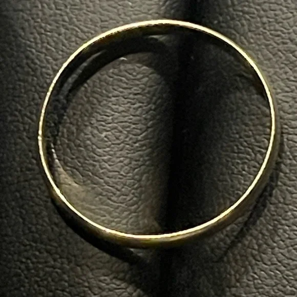 10K Gold Band Ring - Picture 2 of 3